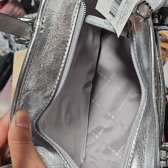 MICHAEL KORS SMALL HANDBAG - Picture 3 of 3